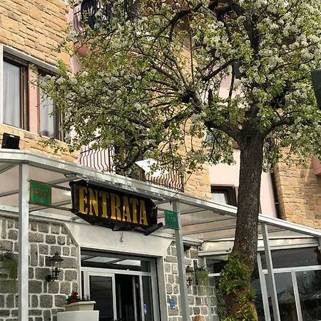 Hotel Iscla Едоло Екстериор снимка