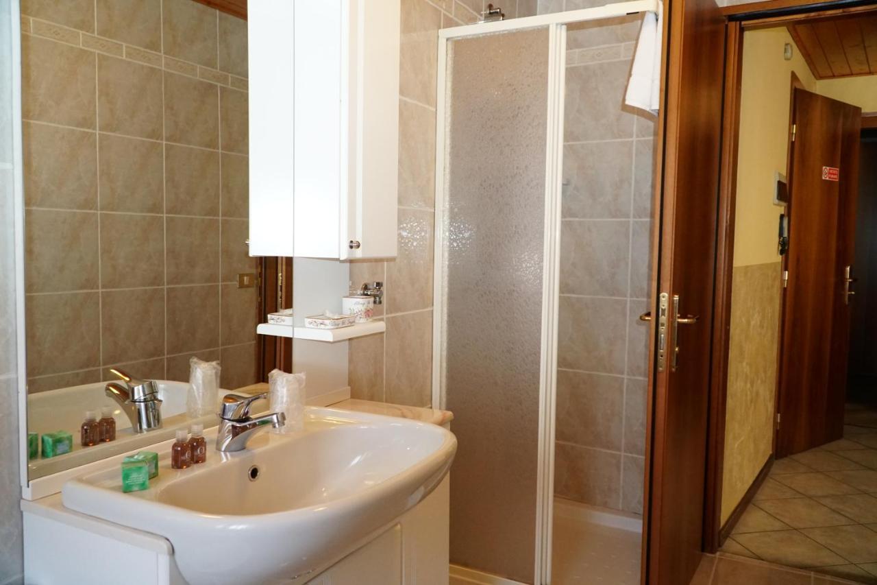 Hotel Iscla Едоло Екстериор снимка