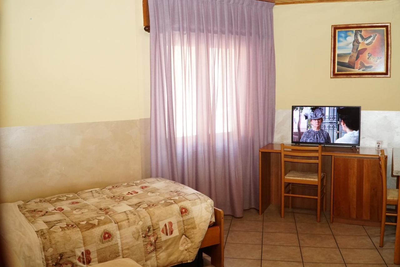 Hotel Iscla Едоло Екстериор снимка