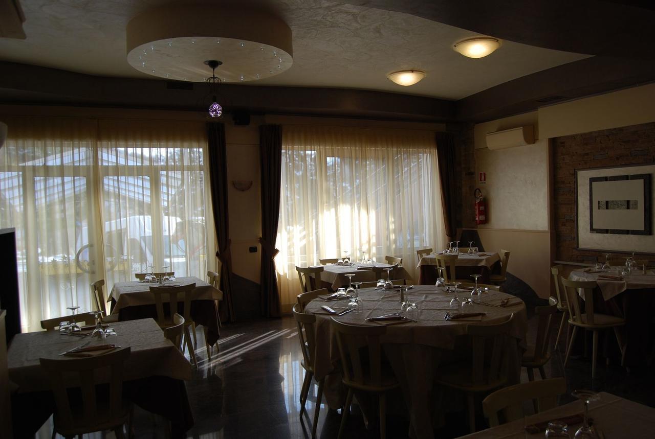 Hotel Iscla Едоло Екстериор снимка