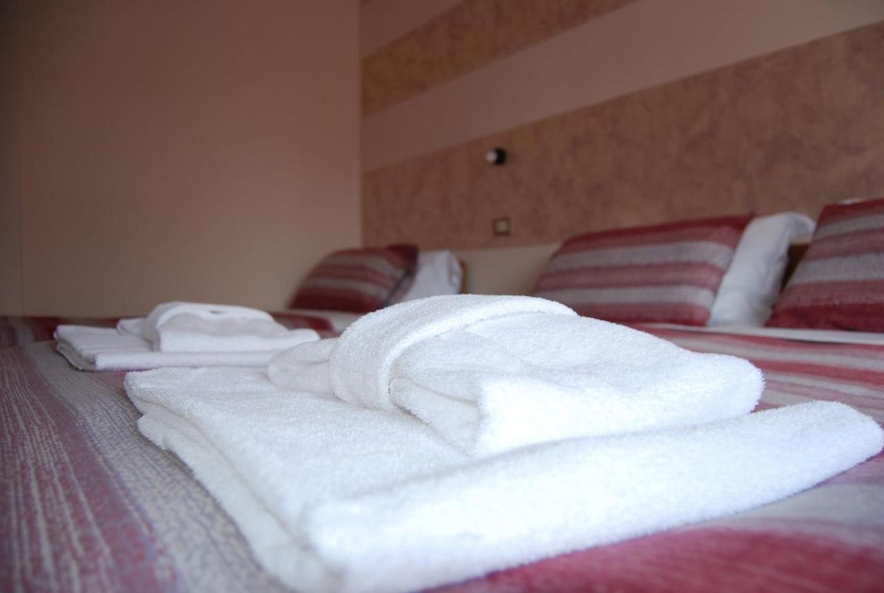Hotel Iscla Едоло Екстериор снимка