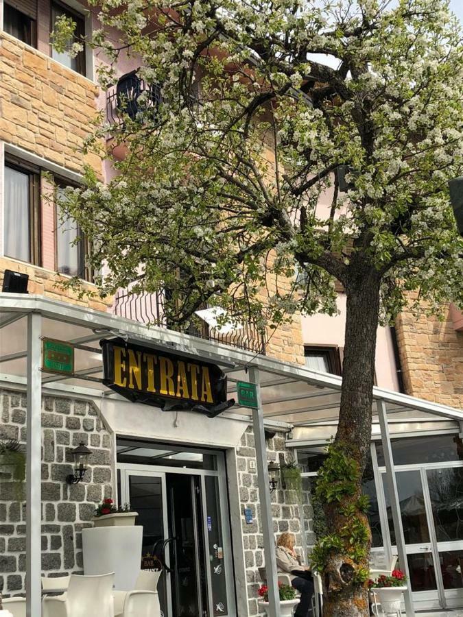 Hotel Iscla Едоло Екстериор снимка